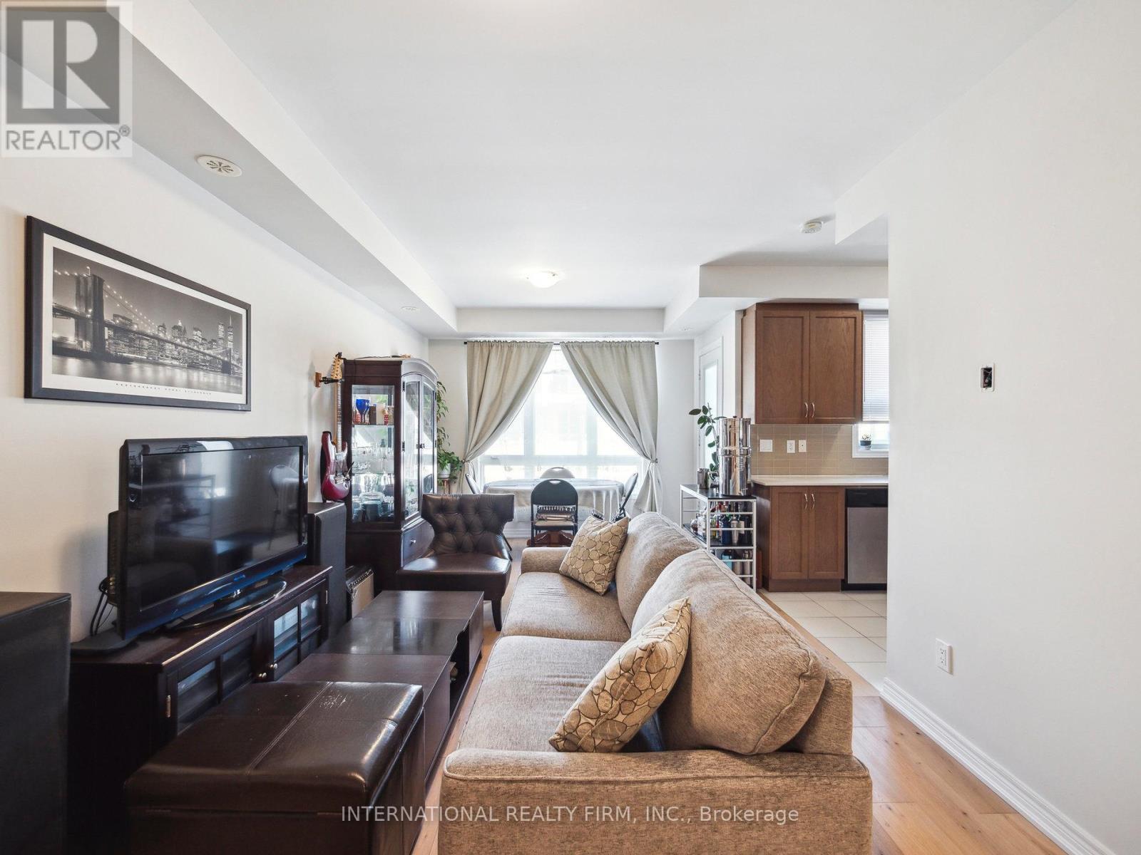 Property at 14 - 9621 JANE STREET image 5