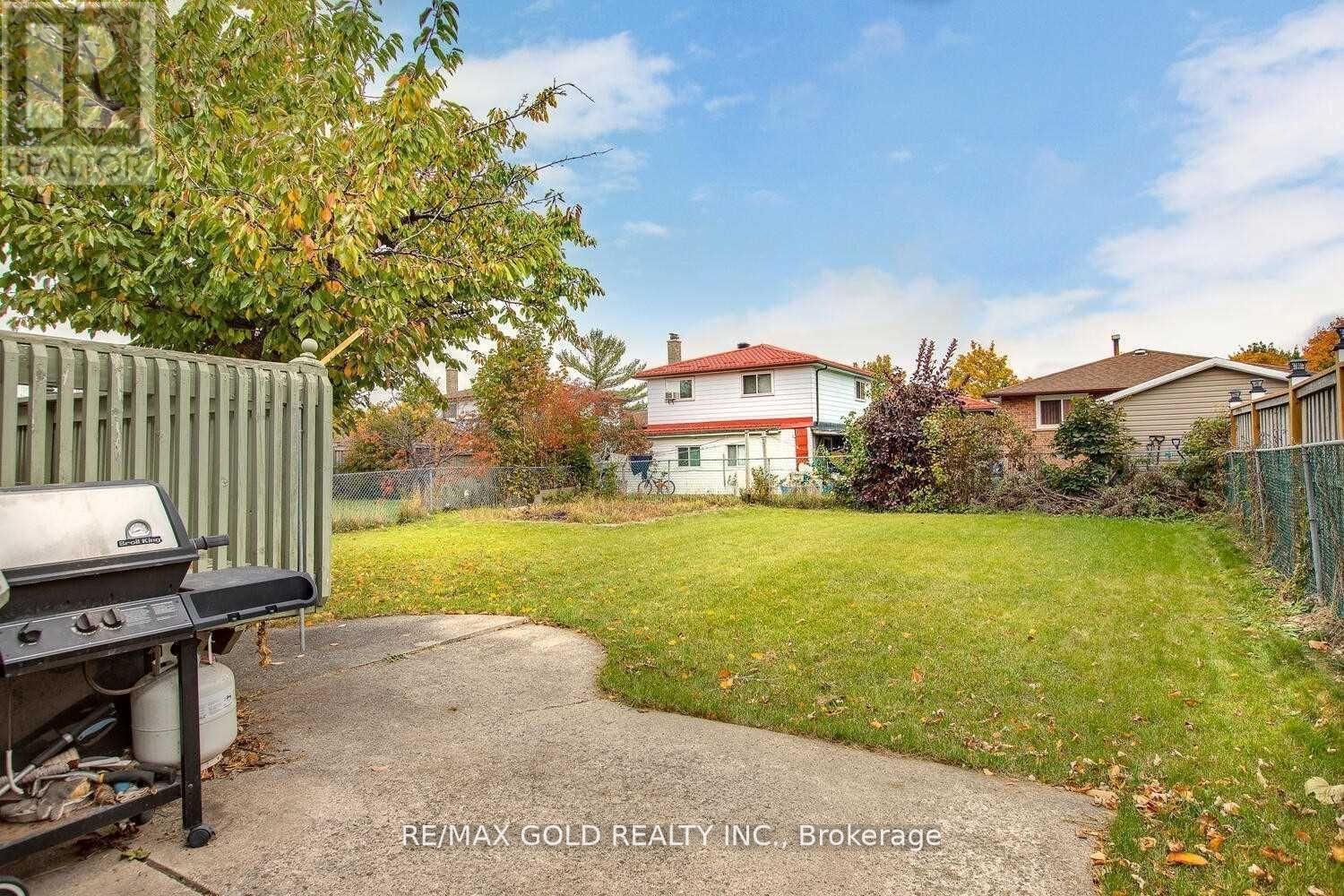 3394 Dwiggin Avenue, Mississauga, Ontario  L4T 3J2 - Photo 5 - W12140084