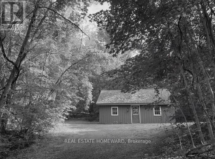 Guest House, Top Flr Unit - 869 Hwy 15 Lane, Rideau Lakes, Ontario  K0G 1E0 - Photo 16 - X12140091