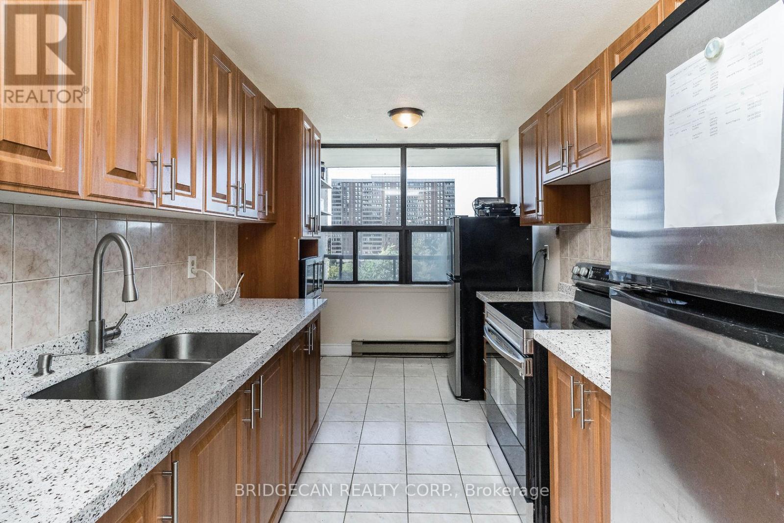 602 - 21 Knightsbridge Road, Brampton, Ontario  L6T 3Y1 - Photo 13 - W12140105