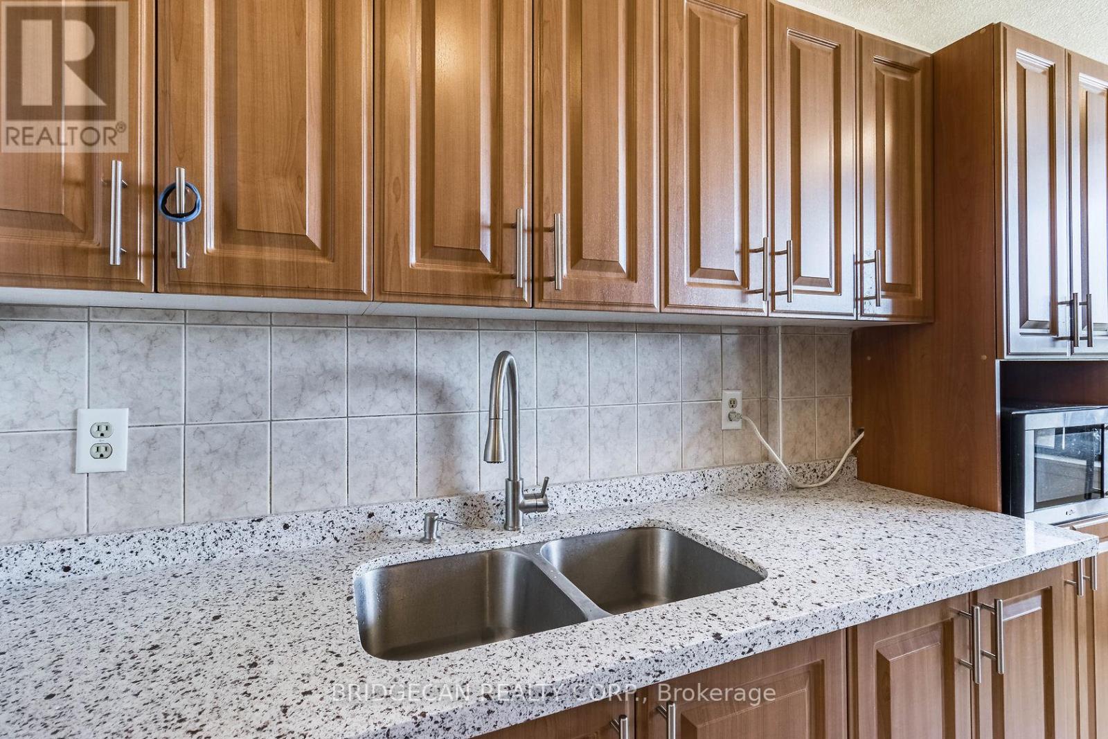 602 - 21 Knightsbridge Road, Brampton, Ontario  L6T 3Y1 - Photo 14 - W12140105
