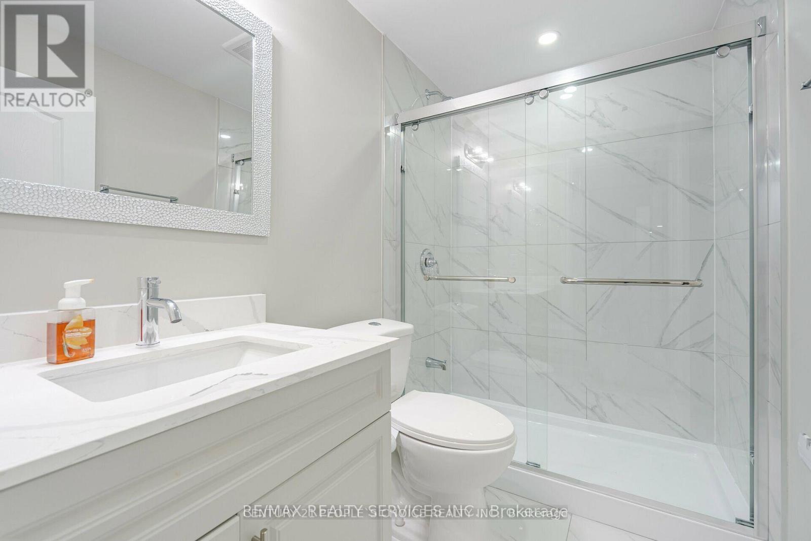 53 Ash Hill Avenue, Caledon, Ontario  L7C 4E8 - Photo 3 - W12140107