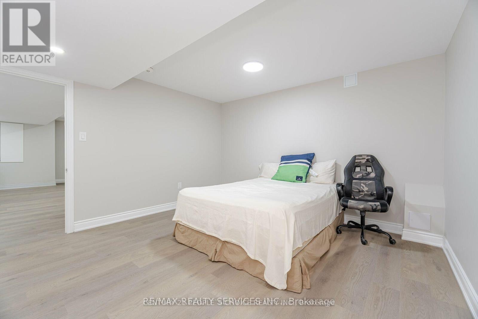 53 Ash Hill Avenue, Caledon, Ontario  L7C 4E8 - Photo 4 - W12140107