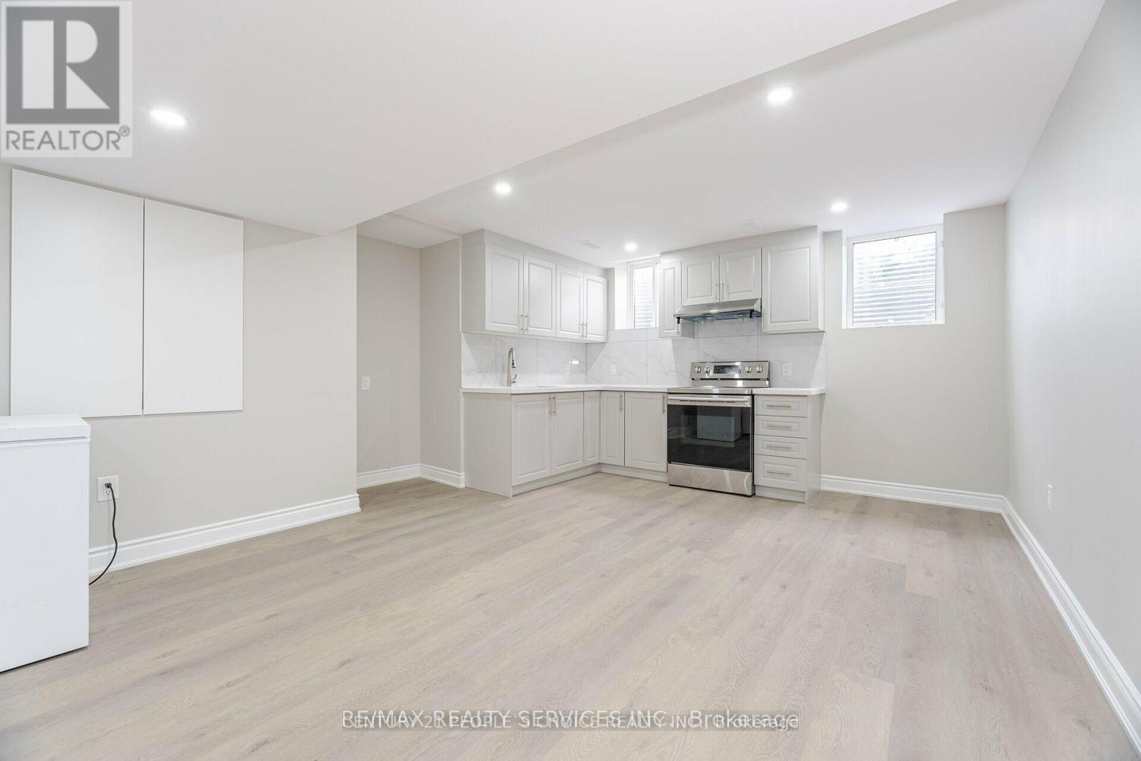 53 Ash Hill Avenue, Caledon, Ontario  L7C 4E8 - Photo 7 - W12140107