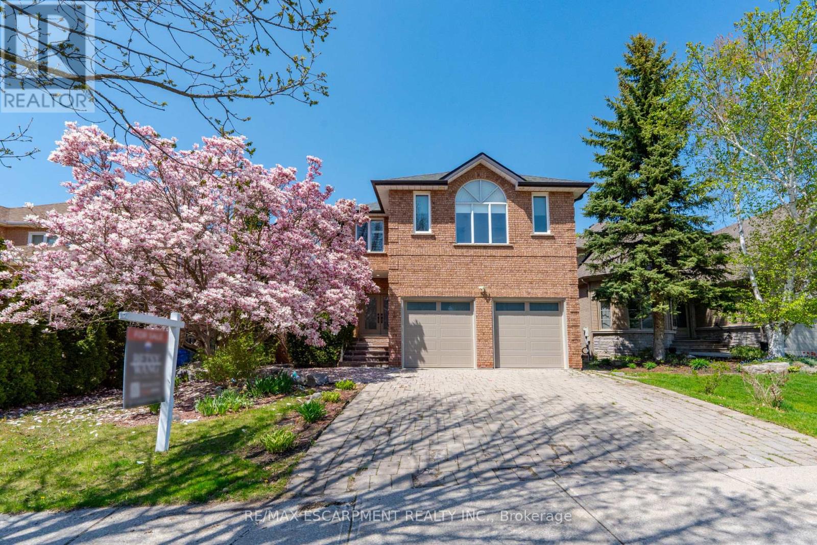 122 Arten Avenue, Richmond Hill, Ontario  L4C 9Y3 - Photo 3 - N12095445