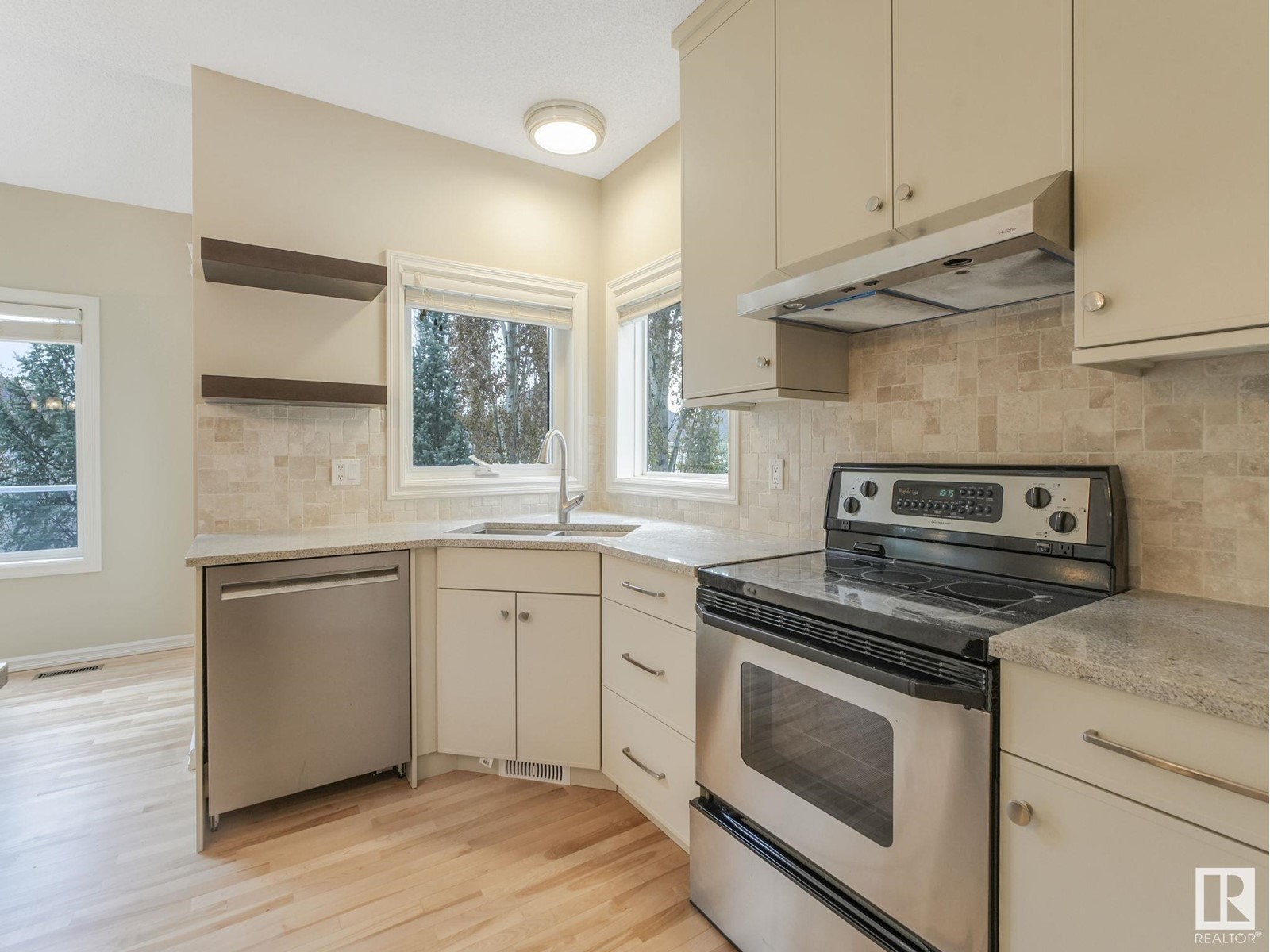 939 Lamb Cr Nw, Edmonton, Alberta  T6R 2X8 - Photo 10 - E4435437