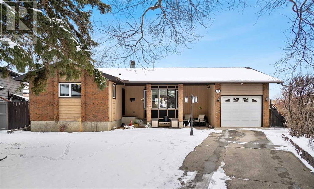 Property at 31 Rundlemere Place NE image 1