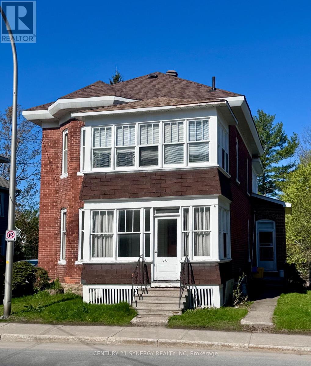 86 BROCKVILLE STREET, Smiths Falls, Ontario
