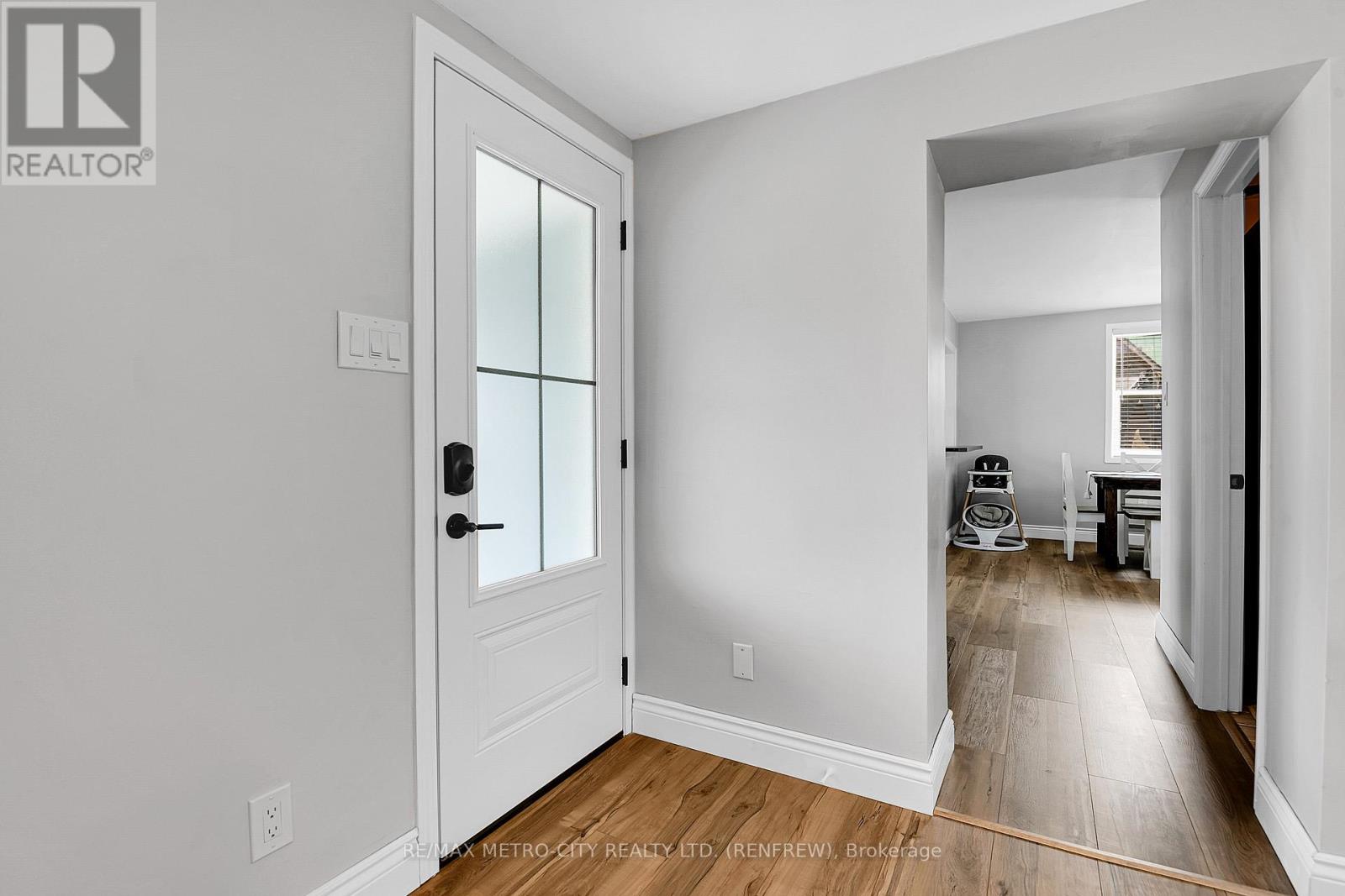 Property at 228 ARNPRIOR AVENUE image 3