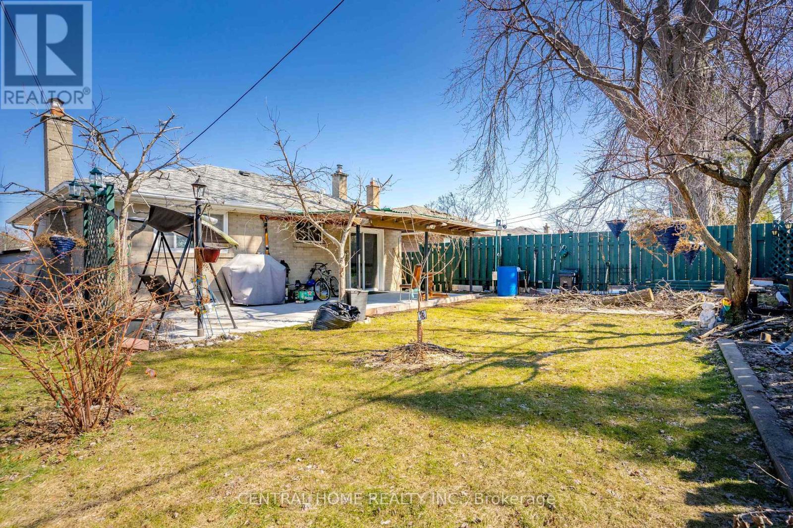 20 Bridgenorth Crescent, Toronto (Thistletown-Beaumonde Heights), Ontario  M9V 2M3 - Photo 26 - W12140131