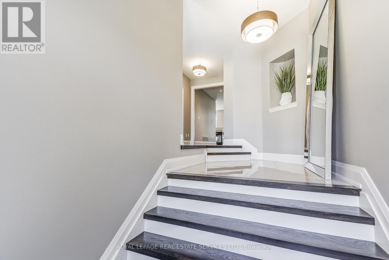 Property at 11 - 2400 NEYAGAWA BOULEVARD image 3
