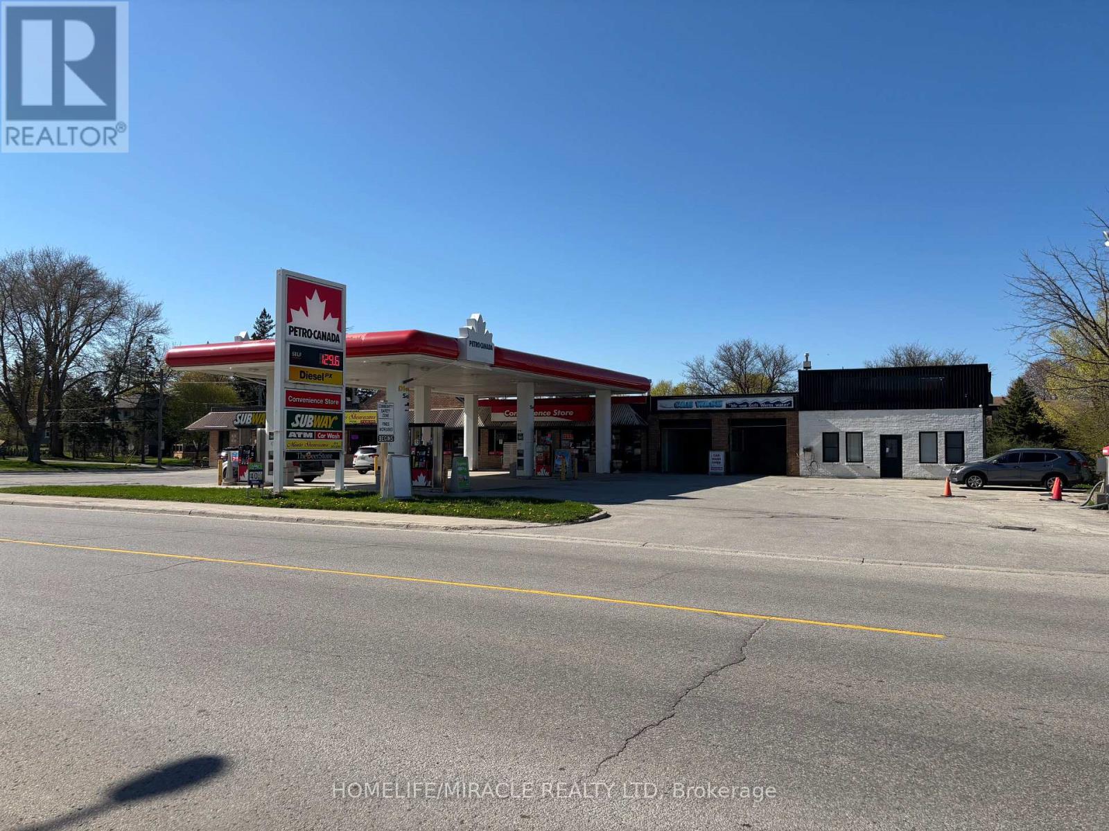 405 Main St E, Minto, Ontario  N0G 2P0 - Photo 2 - X12140142