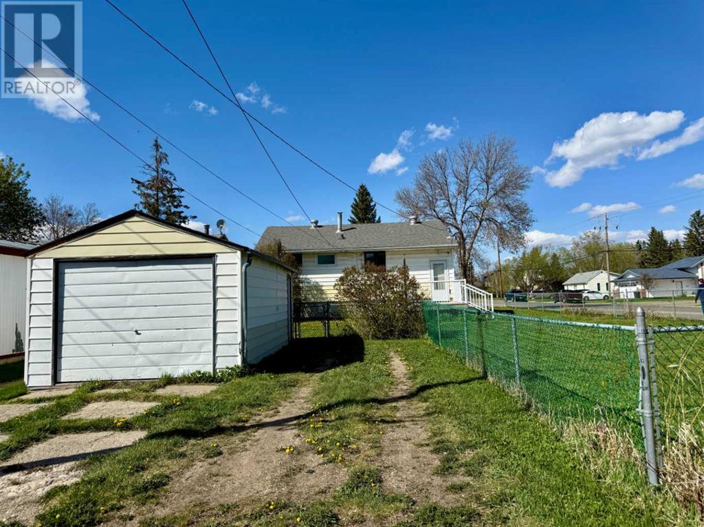 5101 58 Ave, Ponoka, Alberta  T4J 1G3 - Photo 4 - A2218499