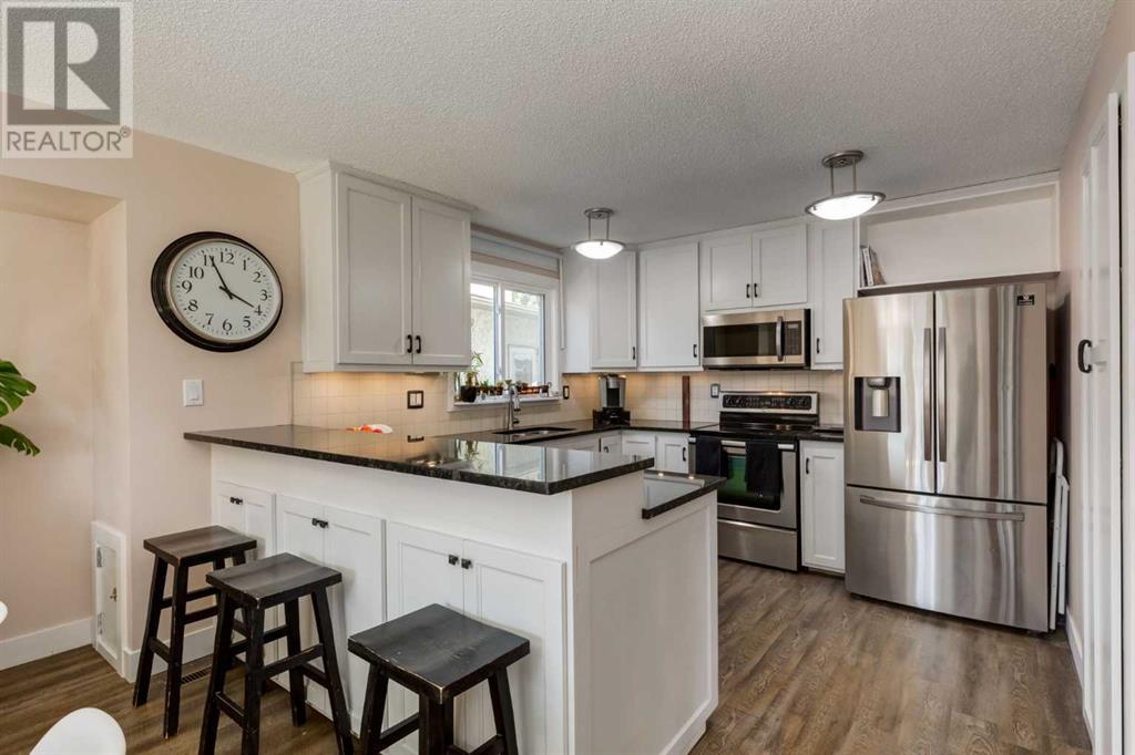 Property at 59 Cedarwood Rise SW image 2