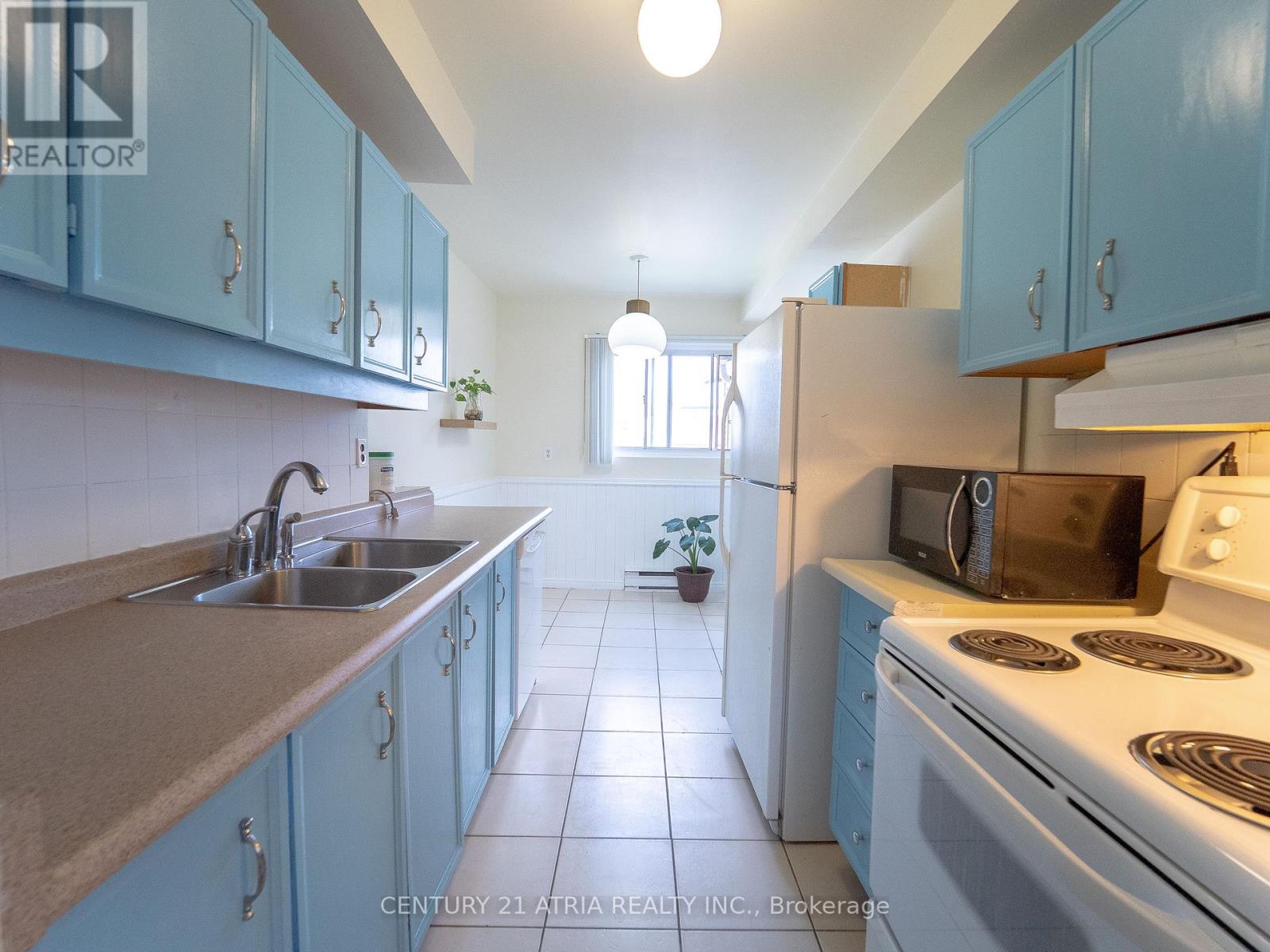 61 Wiggens Court, Toronto (Malvern), Ontario  M1B 1K3 - Photo 5 - E12140148