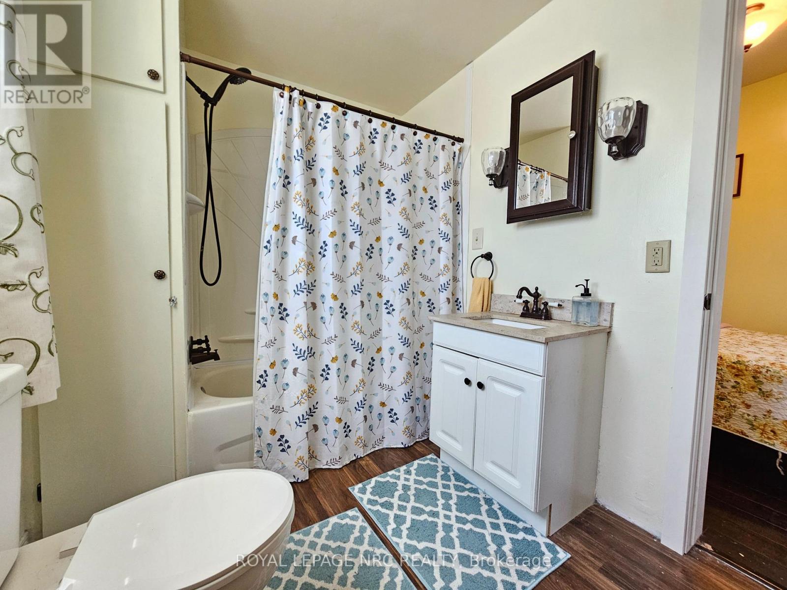 58 Christmas Street, Port Colborne, Ontario  L3K 1M5 - Photo 6 - X12140172