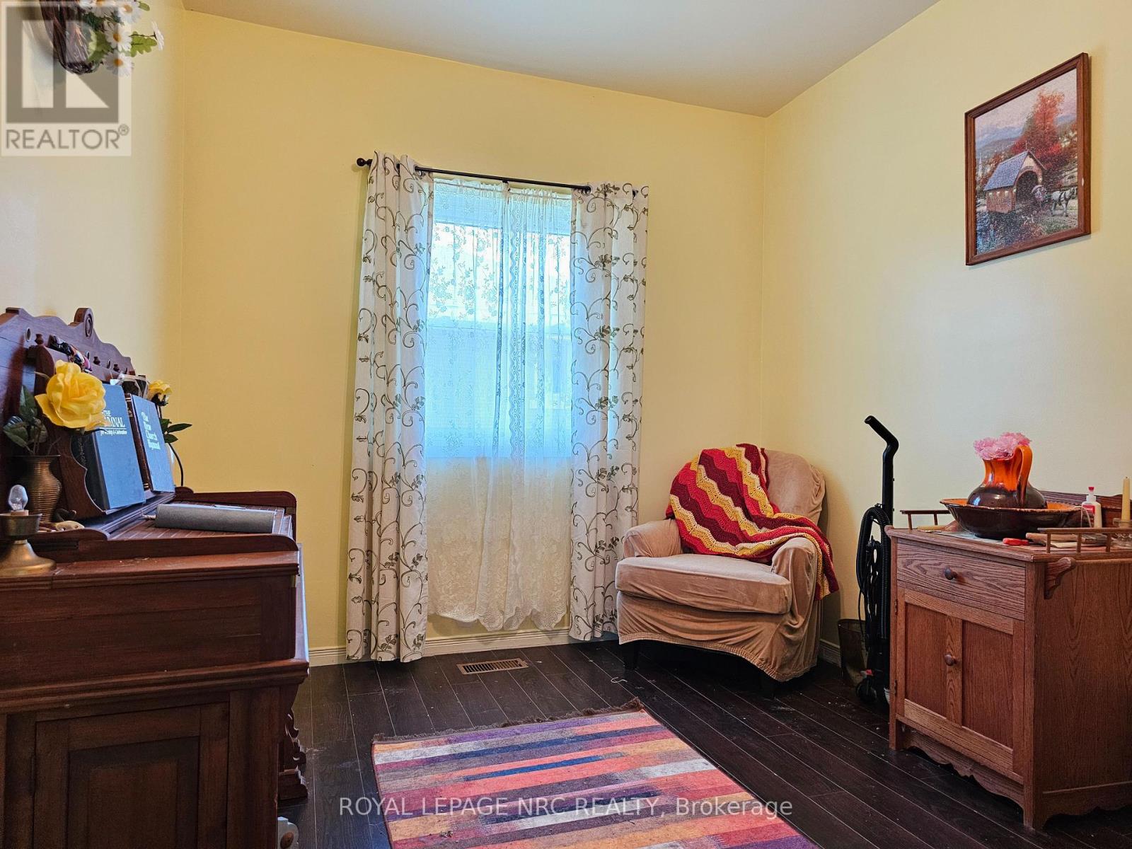 58 Christmas Street, Port Colborne, Ontario  L3K 1M5 - Photo 8 - X12140172