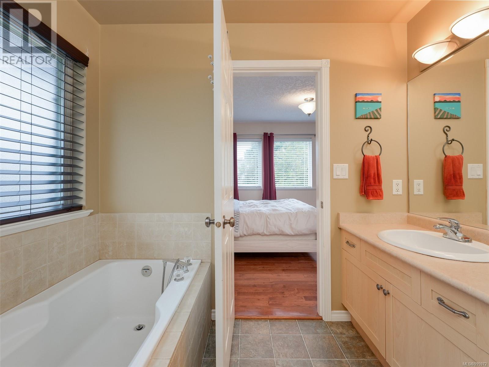 4040 Blackberry Lane, Saanich, British Columbia  V8X 5J4 - Photo 14 - 995972