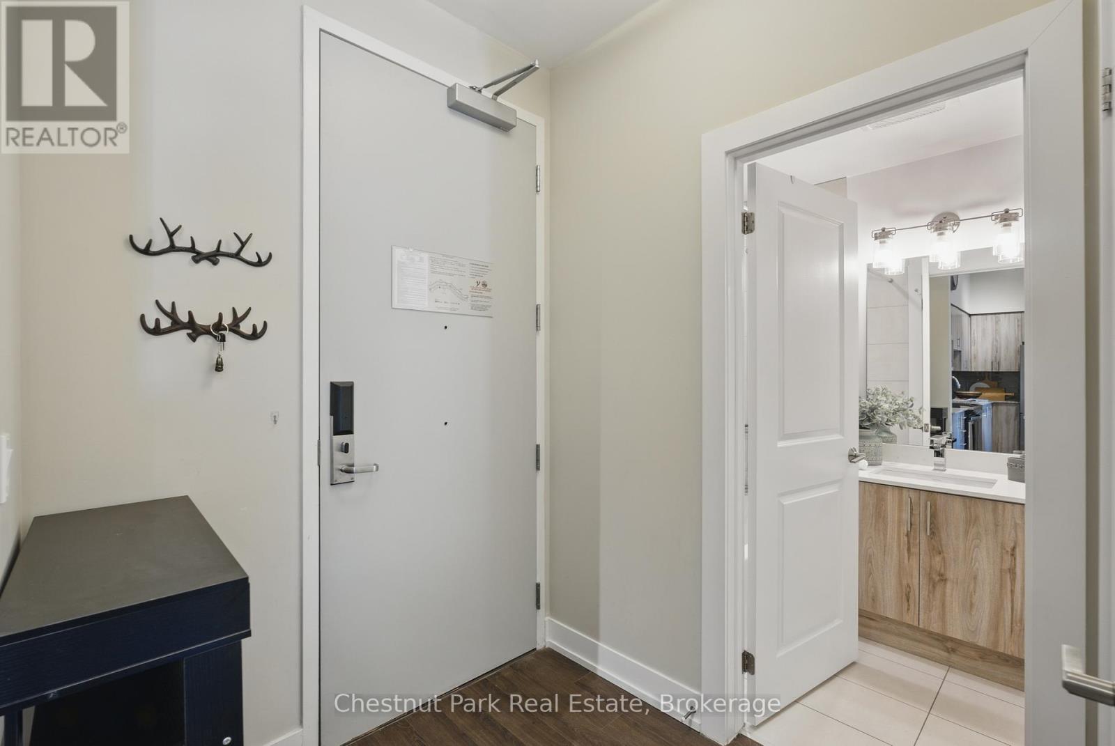 25 Pen Lake Point Road, Unit 007, Huntsville, Ontario  P1H 1A9 - Photo 2 - X12140174