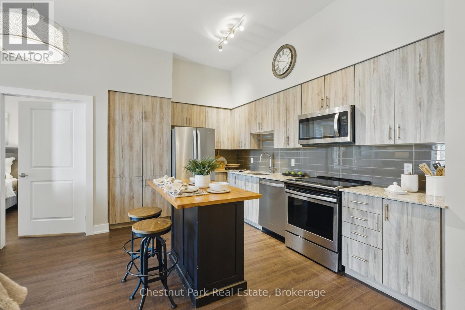 25 Pen Lake Point Road, Unit 007, Huntsville, Ontario  P1H 1A9 - Photo 6 - X12140174