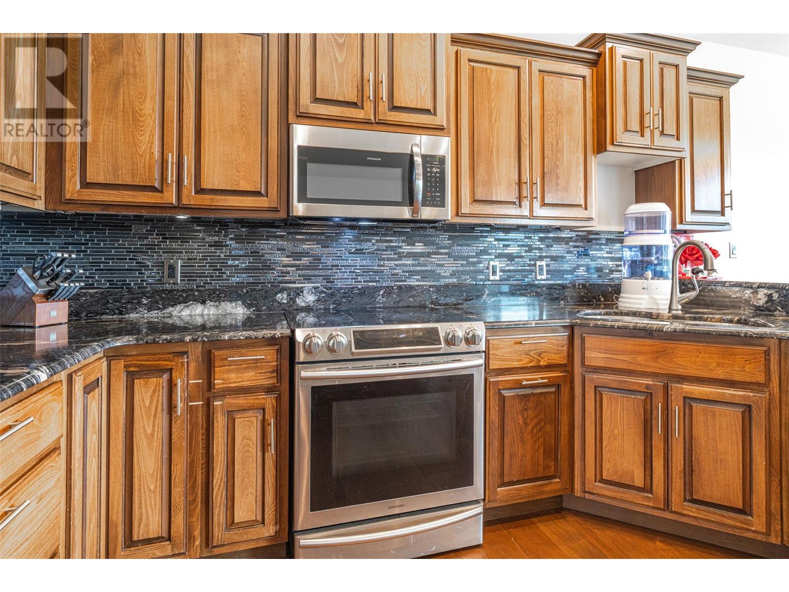 6205 6 Highway, Coldstream, British Columbia  V1B 3C7 - Photo 21 - 10347245