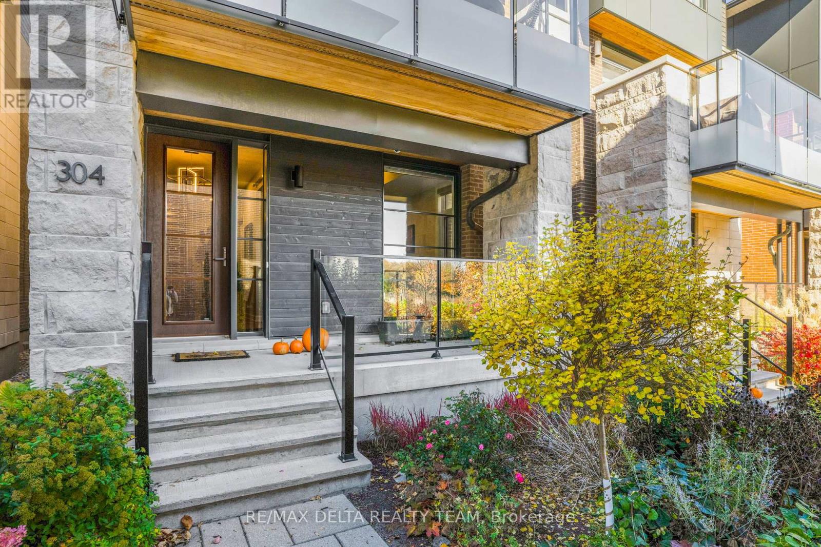 Property at 304 SANCTUARY PRIVATE image 3