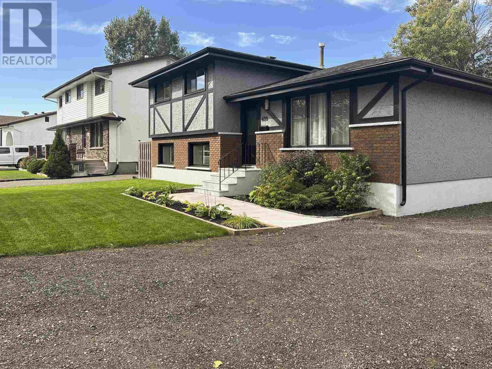 Property at 625 Redwood AVE image 3