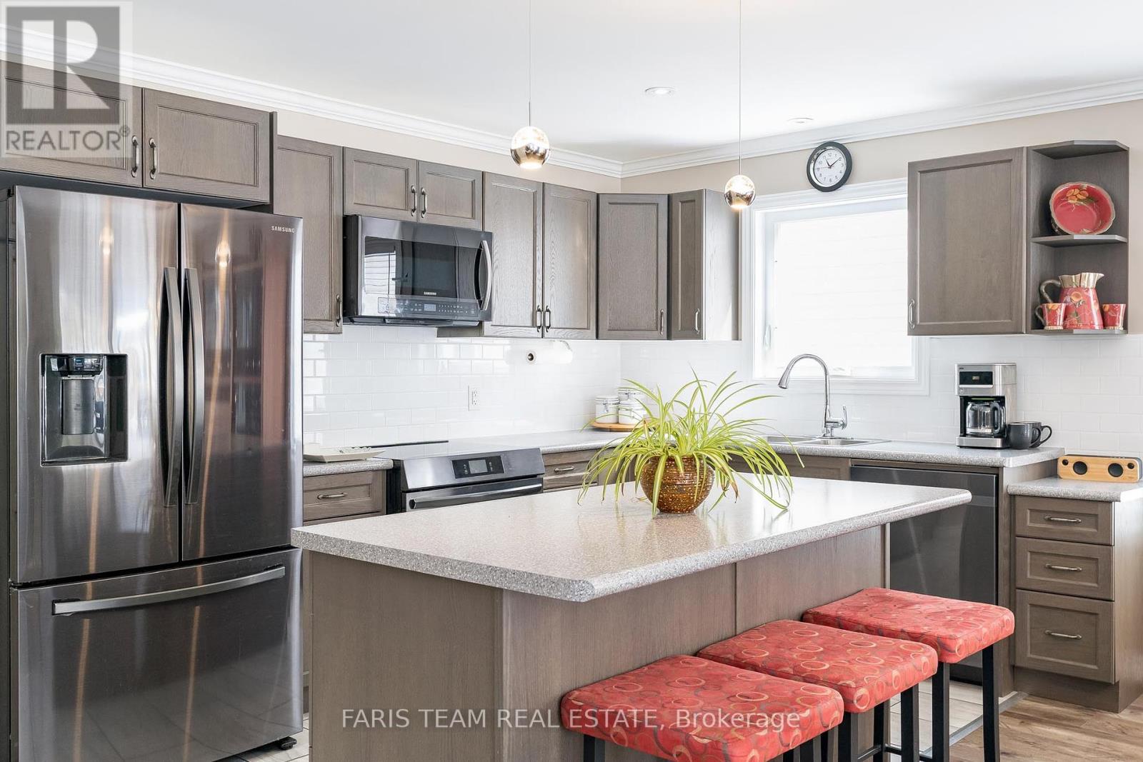 Property at 145 PINERIDGE GATE image 5