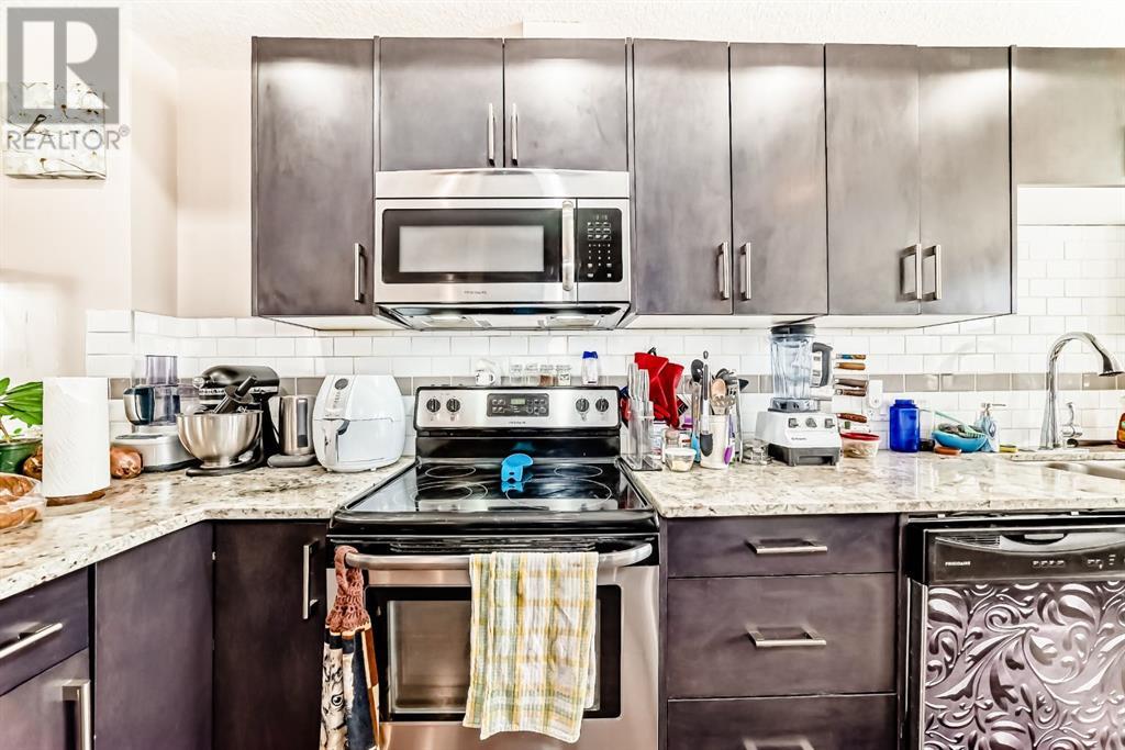 40, 248 Kinniburgh Boulevard, Chestermere, Alberta  T1X 0V7 - Photo 7 - A2218239