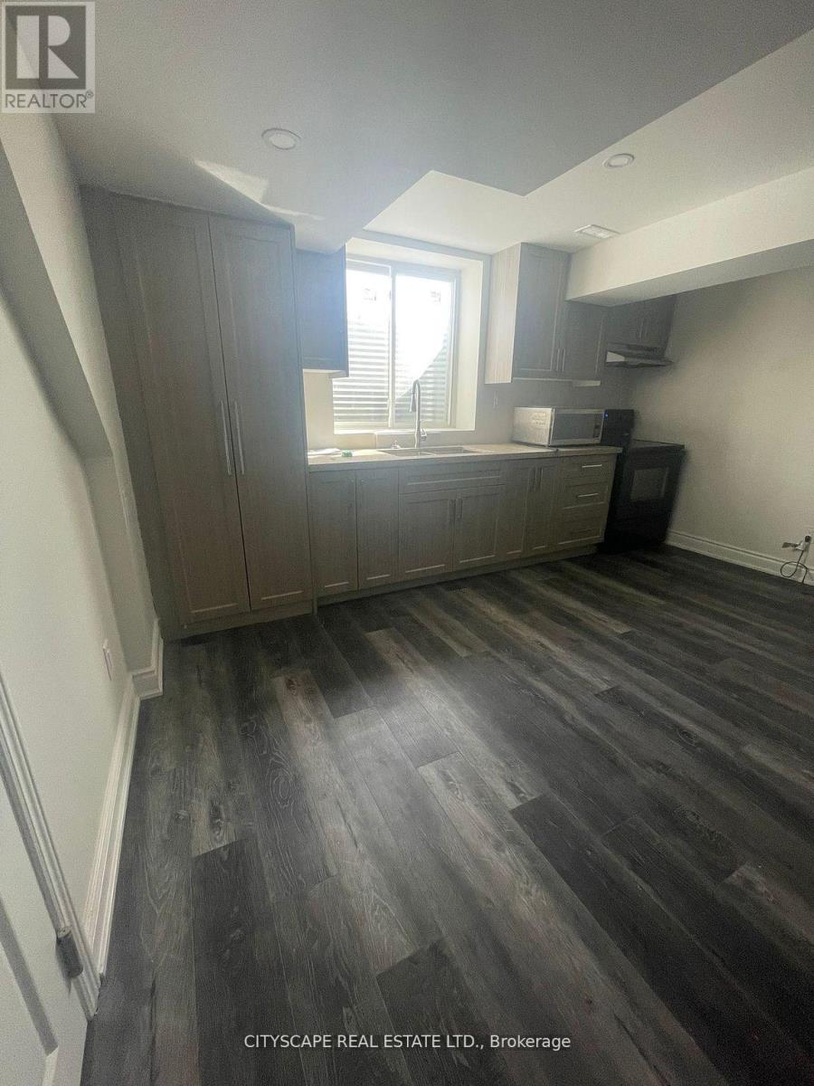 1048 Zimmerman Crescent, Milton (Be Beaty), Ontario  L9T 5S8 - Photo 7 - W12140191
