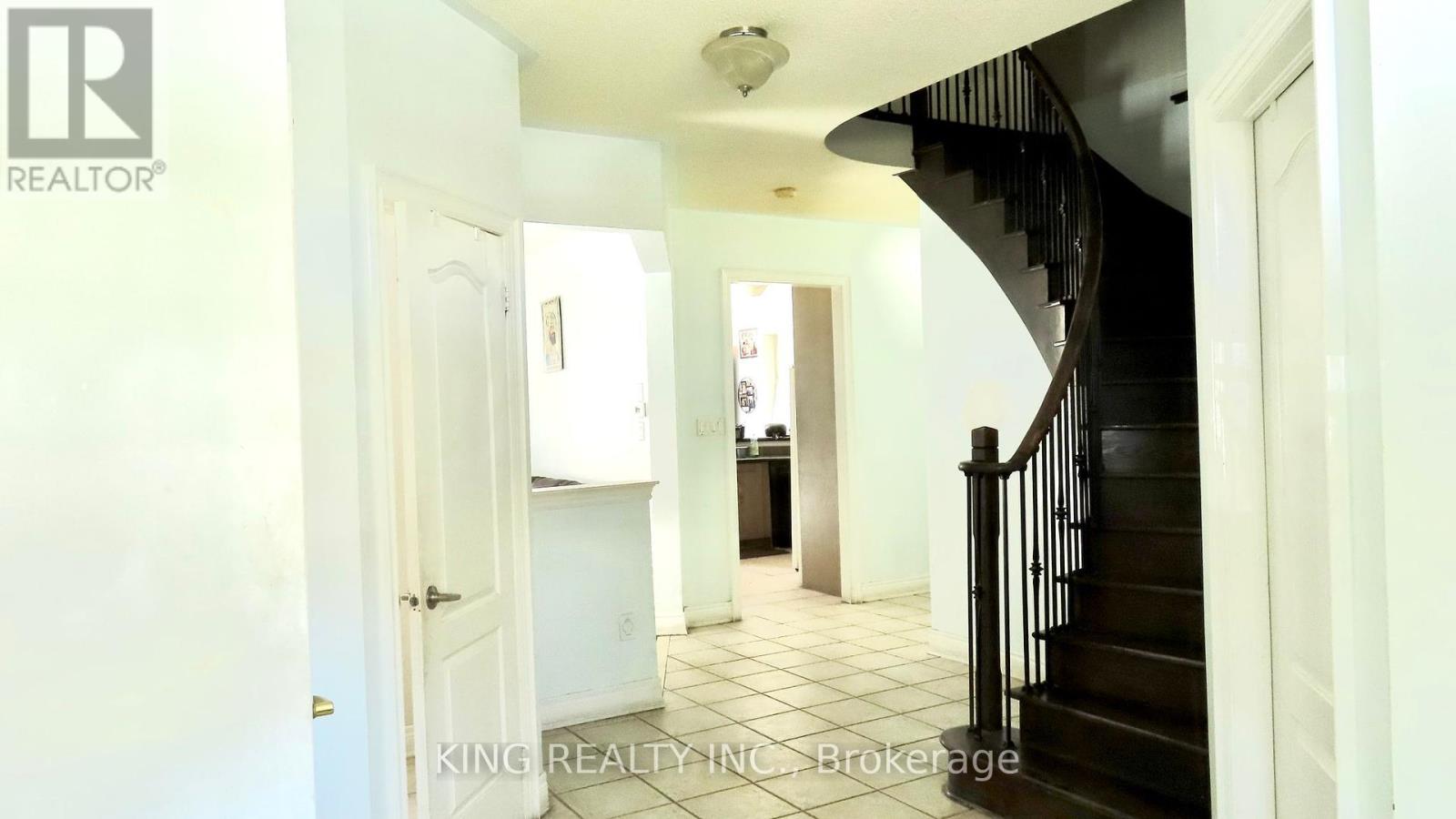 34 Lynnvalley Crescent, Brampton, Ontario  L6P 2E1 - Photo 3 - W12123076