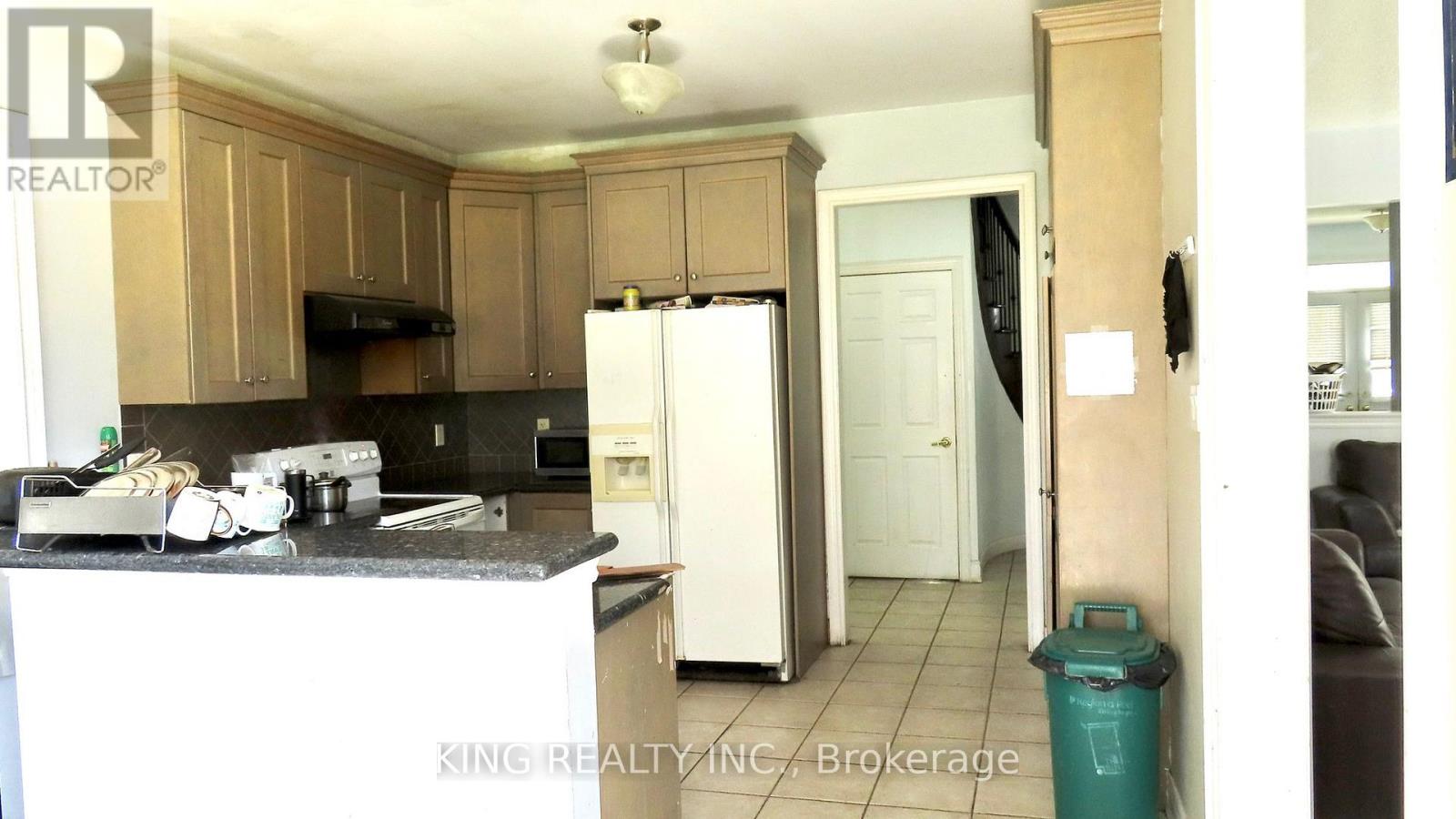 34 Lynnvalley Crescent, Brampton, Ontario  L6P 2E1 - Photo 6 - W12123076