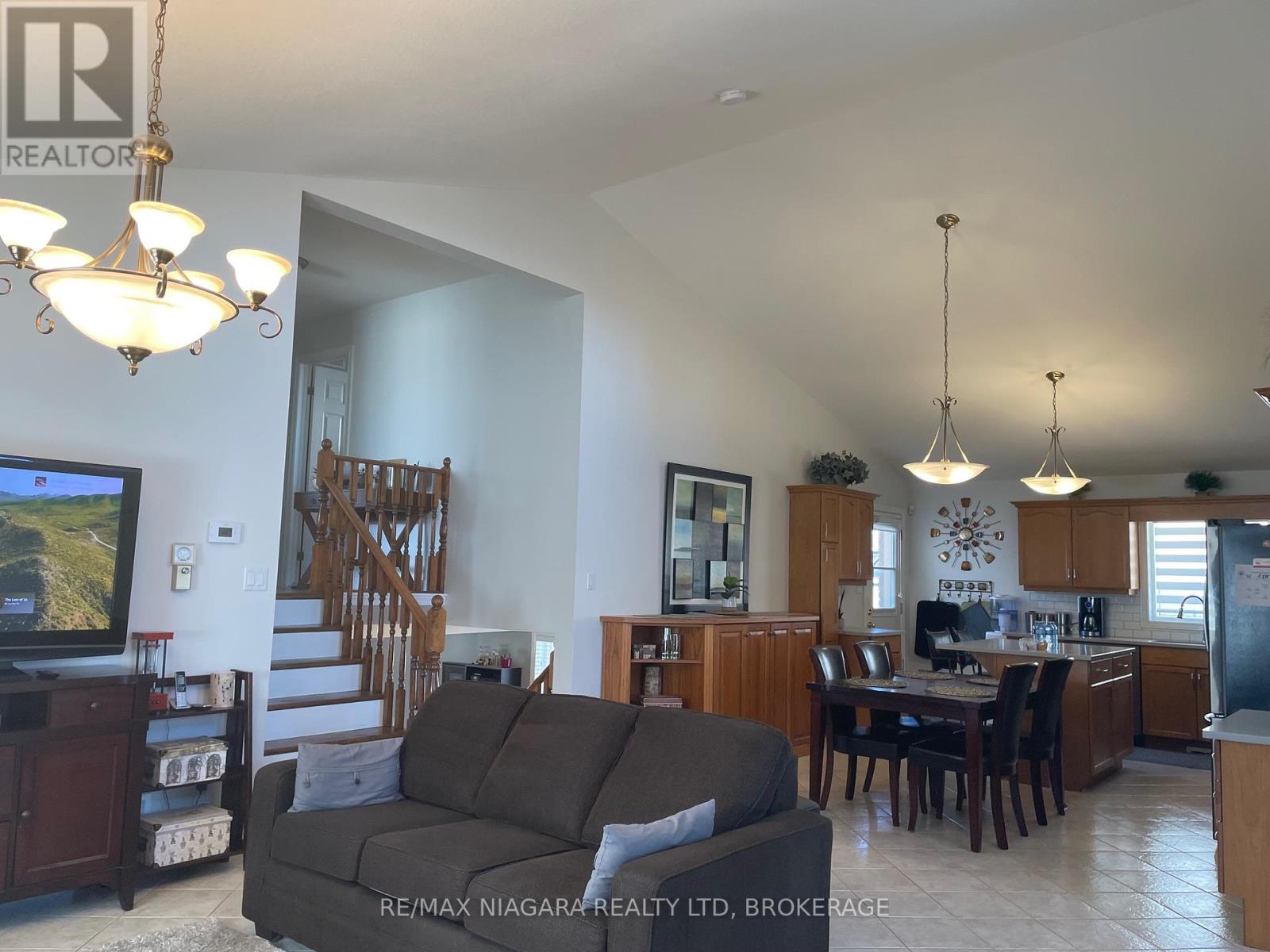 7097 Bryanne Court, Niagara Falls, Ontario  L2H 3L4 - Photo 7 - X12059992