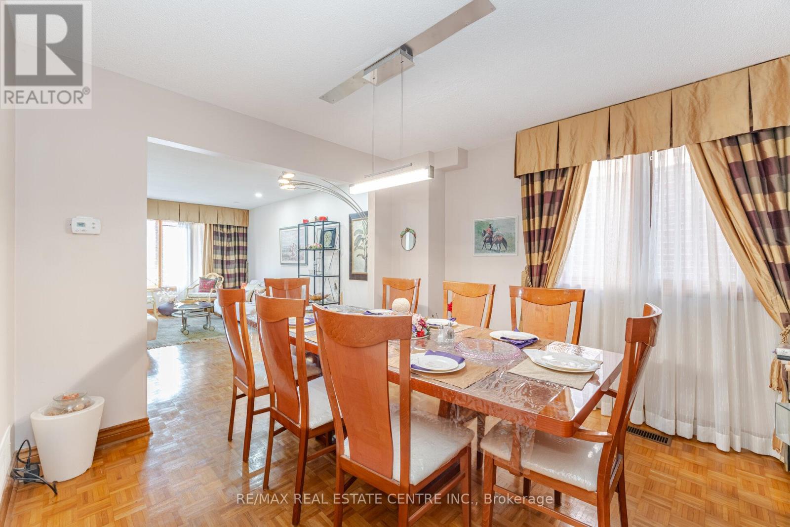 262 Boxmoor Place, Mississauga, Ontario  L5B 3L4 - Photo 11 - W12085184