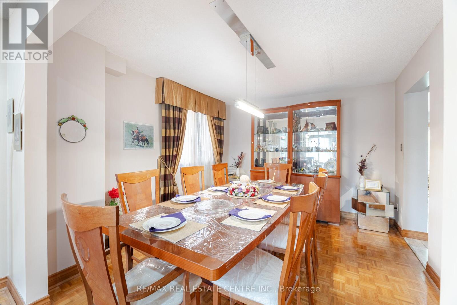 262 Boxmoor Place, Mississauga, Ontario  L5B 3L4 - Photo 12 - W12085184