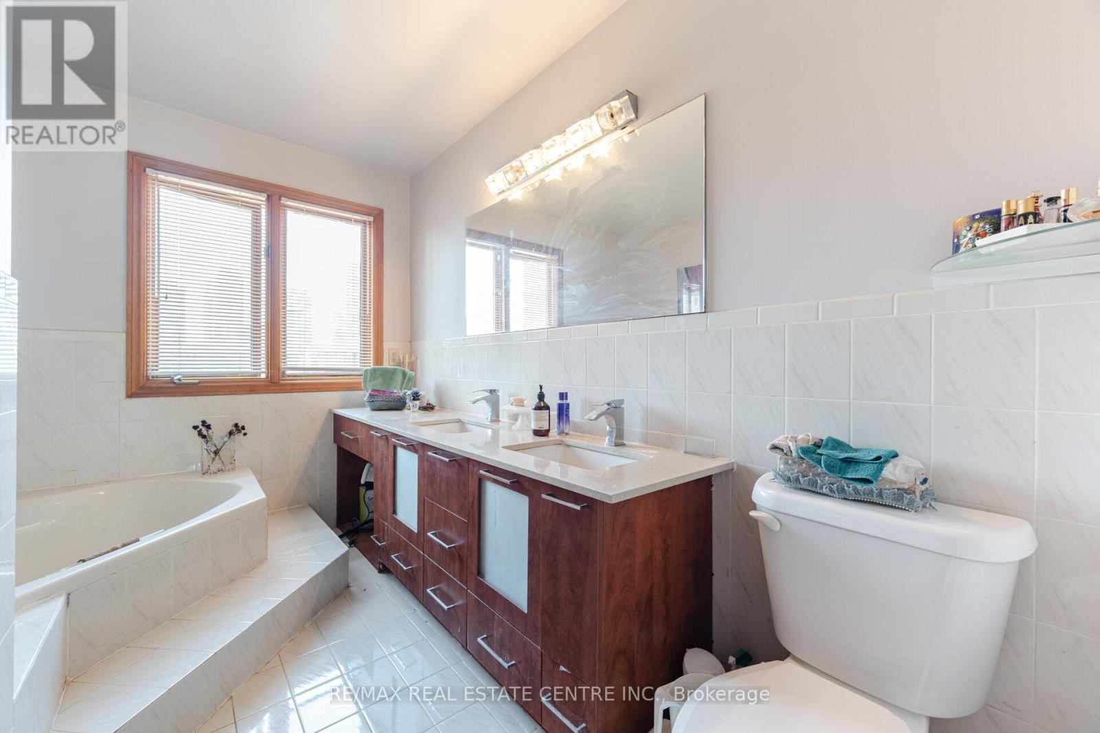 262 Boxmoor Place, Mississauga, Ontario  L5B 3L4 - Photo 26 - W12085184