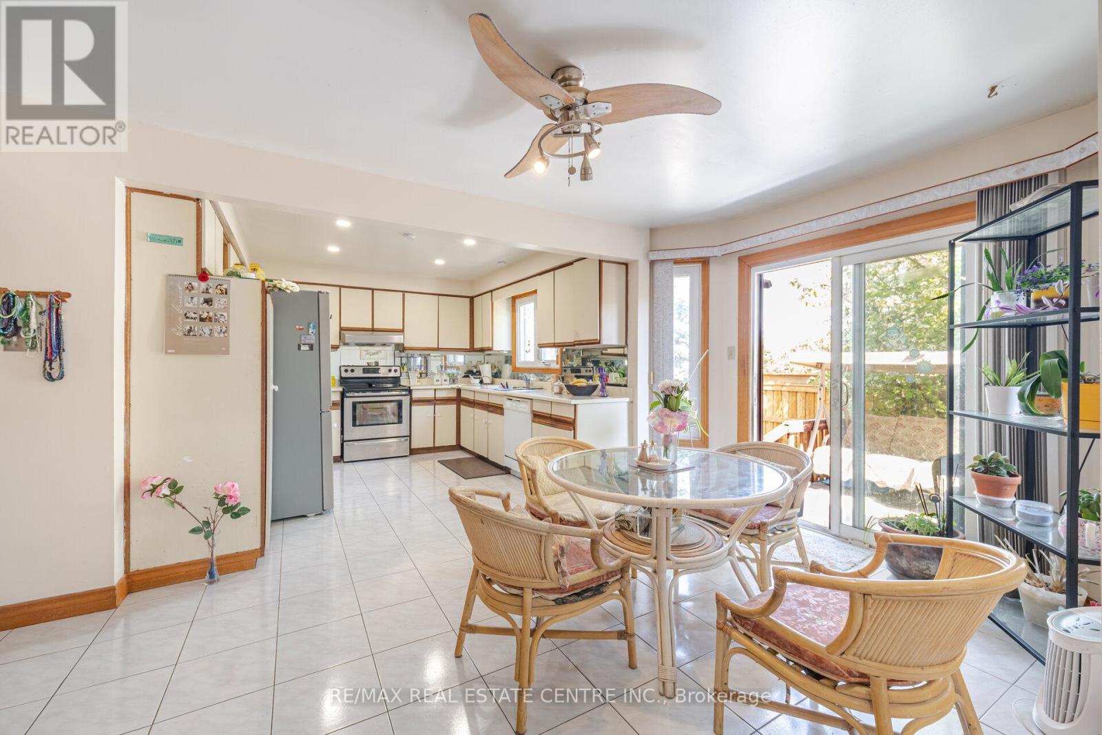 262 Boxmoor Place, Mississauga, Ontario  L5B 3L4 - Photo 17 - W12085184