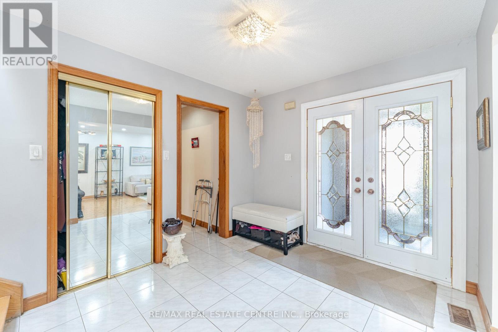 262 Boxmoor Place, Mississauga, Ontario  L5B 3L4 - Photo 6 - W12085184