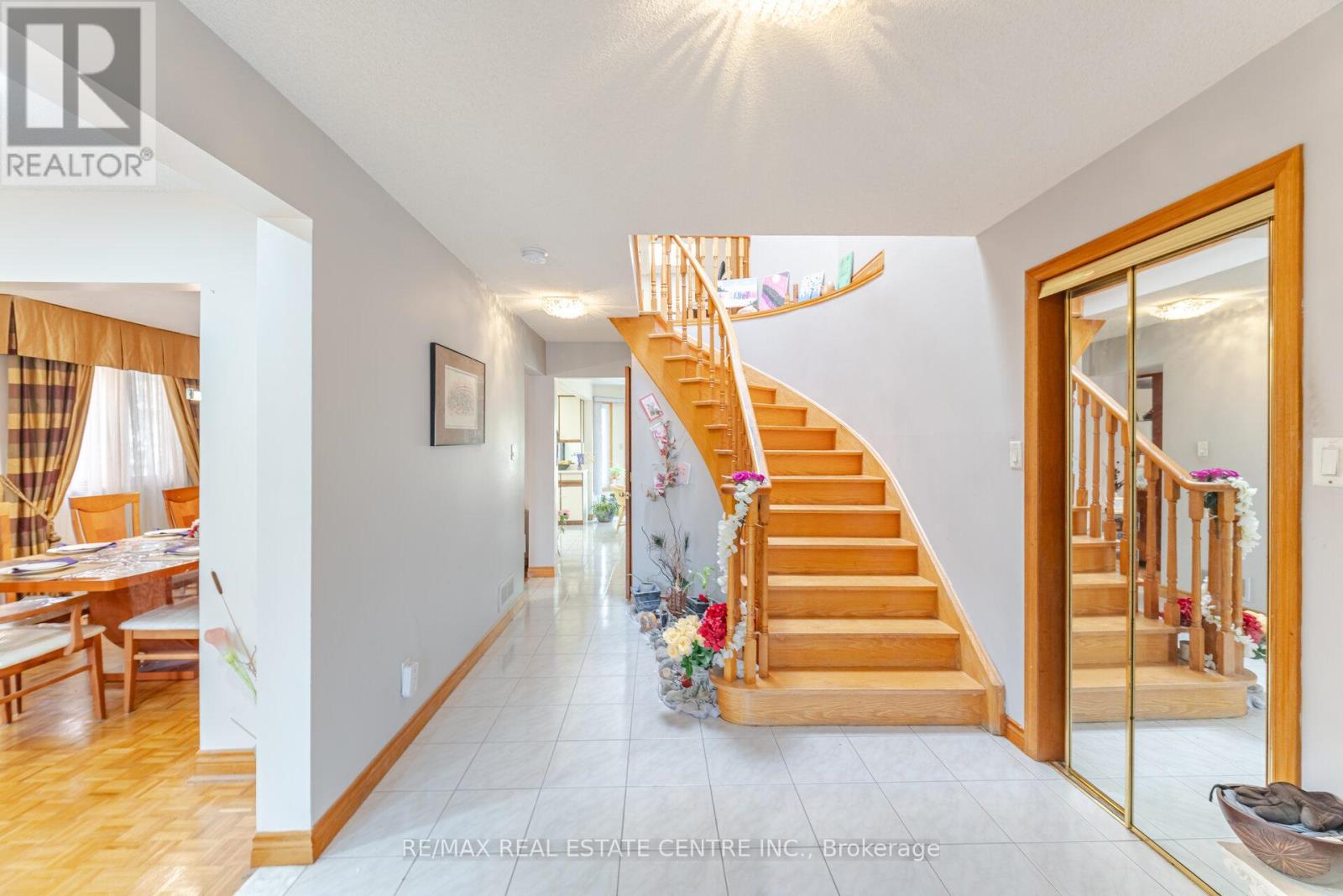 262 Boxmoor Place, Mississauga, Ontario  L5B 3L4 - Photo 7 - W12085184