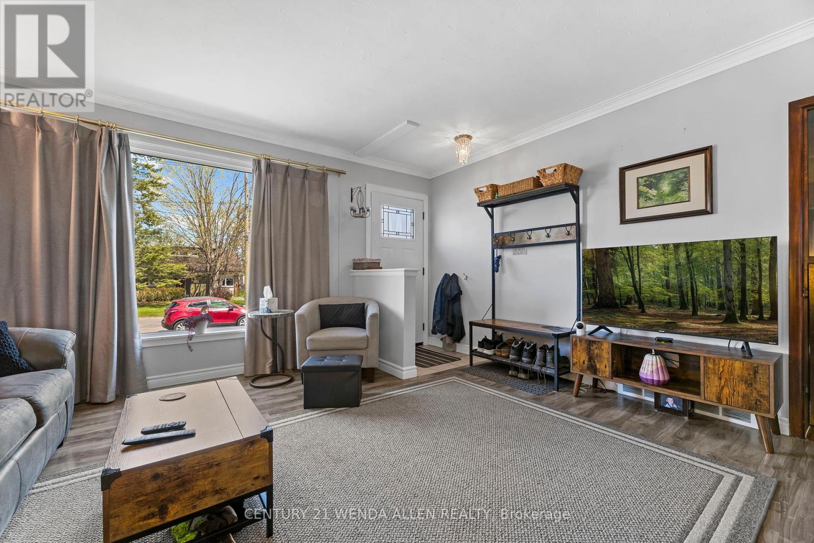 Property at 109 ADELAIDE STREET N image 4