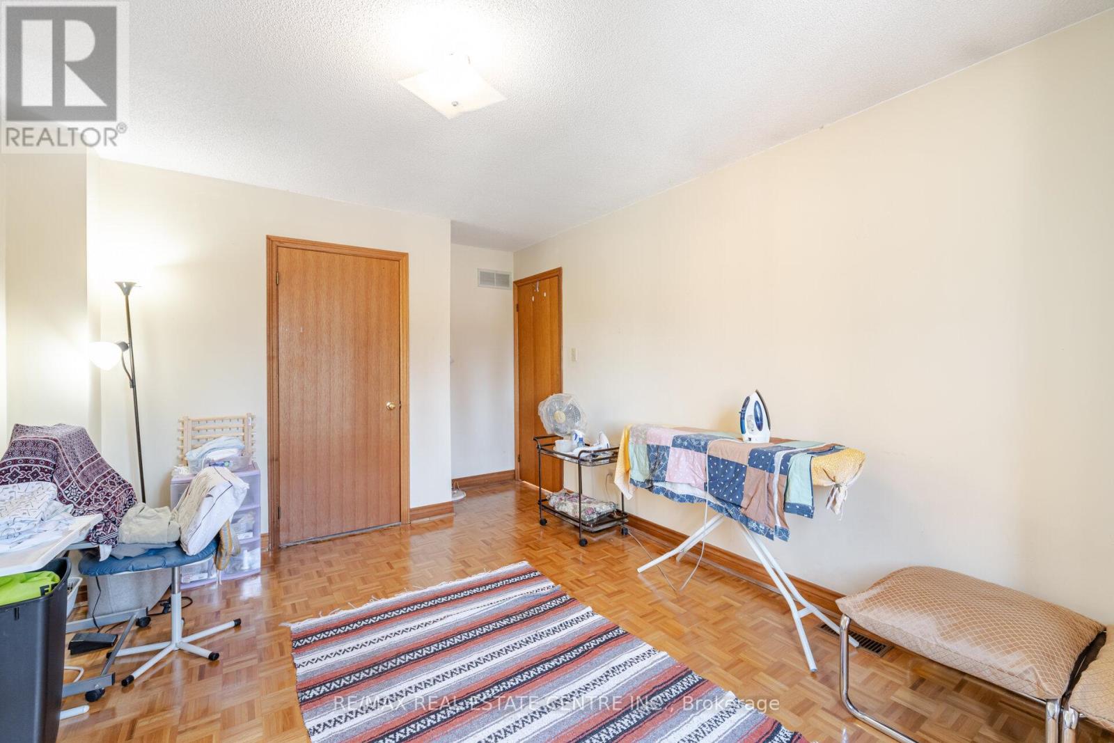 262 Boxmoor Place, Mississauga, Ontario  L5B 3L4 - Photo 32 - W12085184