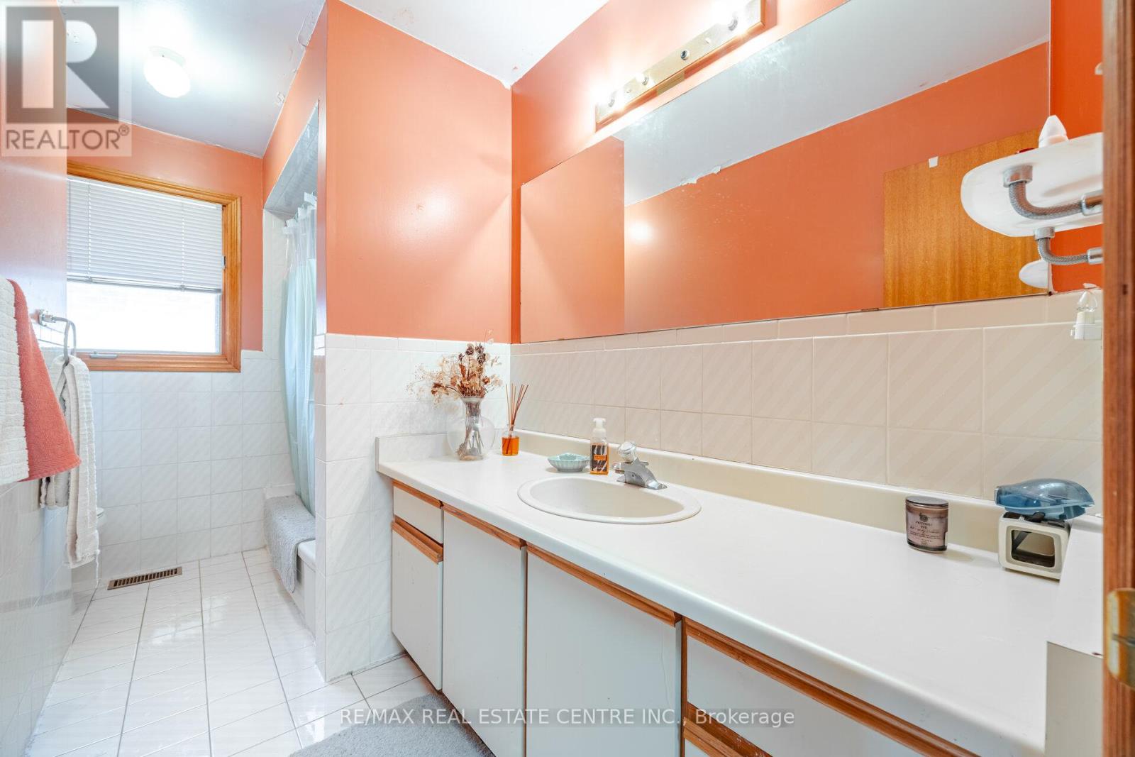 262 Boxmoor Place, Mississauga, Ontario  L5B 3L4 - Photo 35 - W12085184