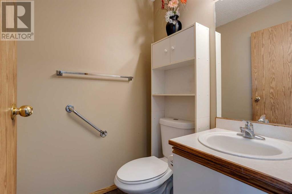 99 Martinwood Road Ne, Calgary, Alberta  T3J 3G7 - Photo 18 - A2195940