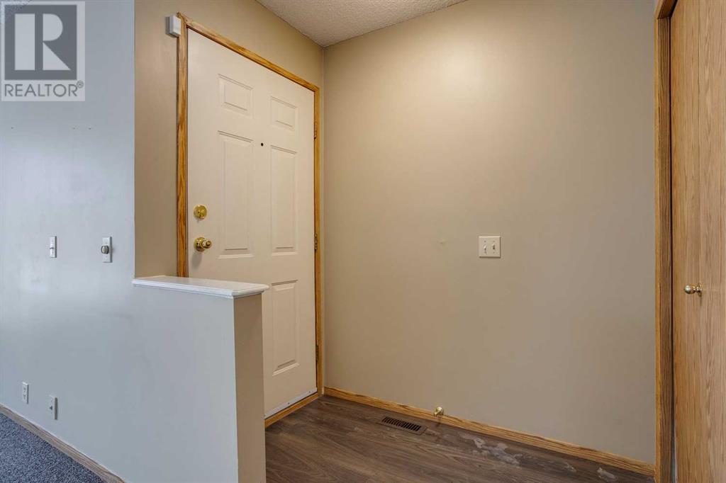 99 Martinwood Road Ne, Calgary, Alberta  T3J 3G7 - Photo 32 - A2195940