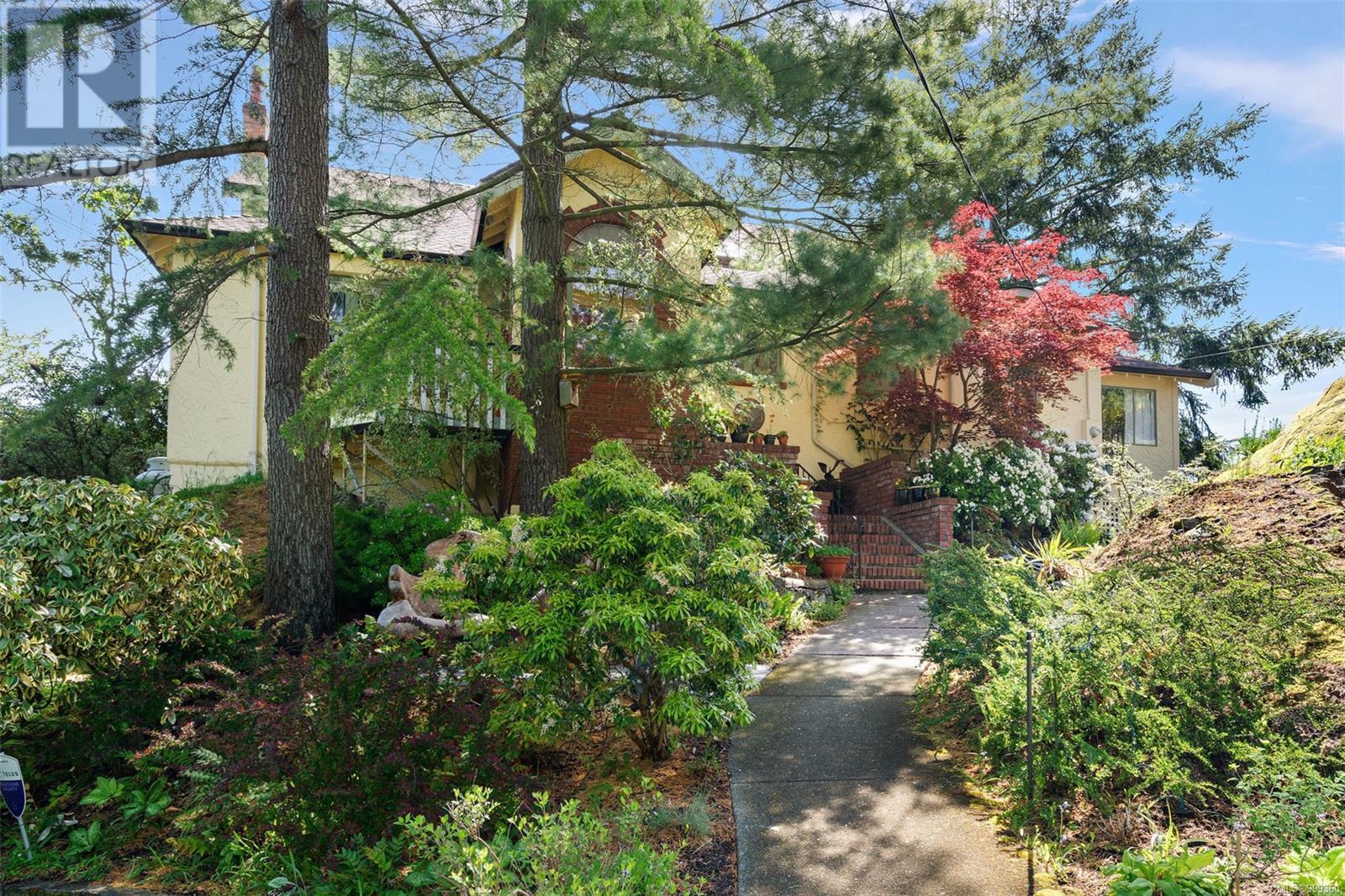 Property at 1019 Terrace Ave image 2