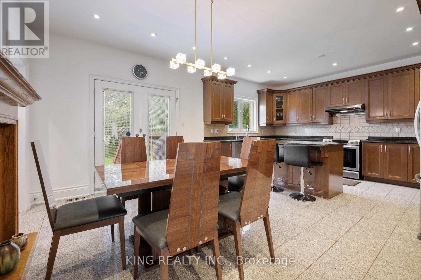 212 19th Avenue, Richmond Hill, Ontario  L4E 3P6 - Photo 12 - N12140249