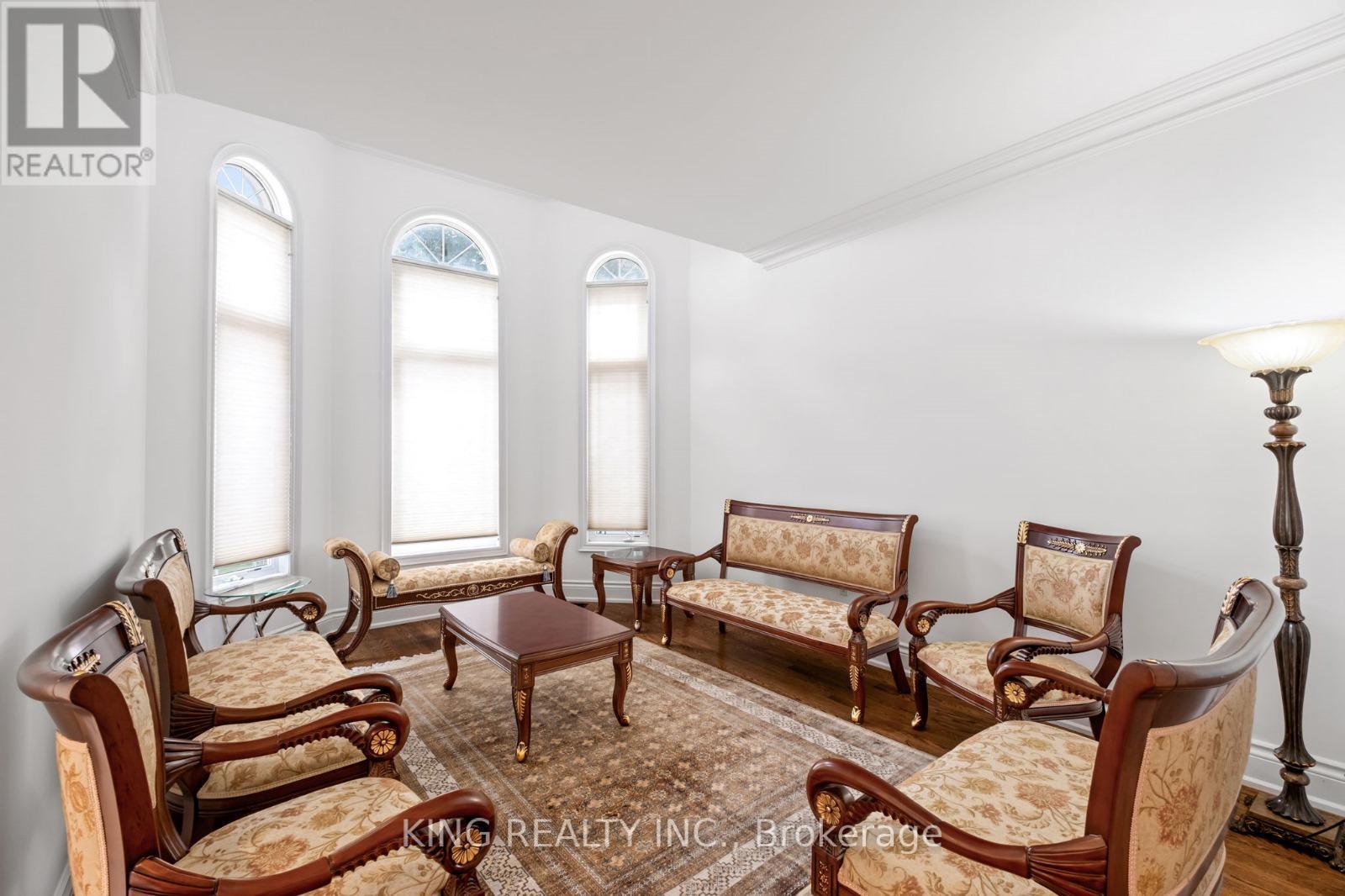 212 19th Avenue, Richmond Hill, Ontario  L4E 3P6 - Photo 7 - N12140249