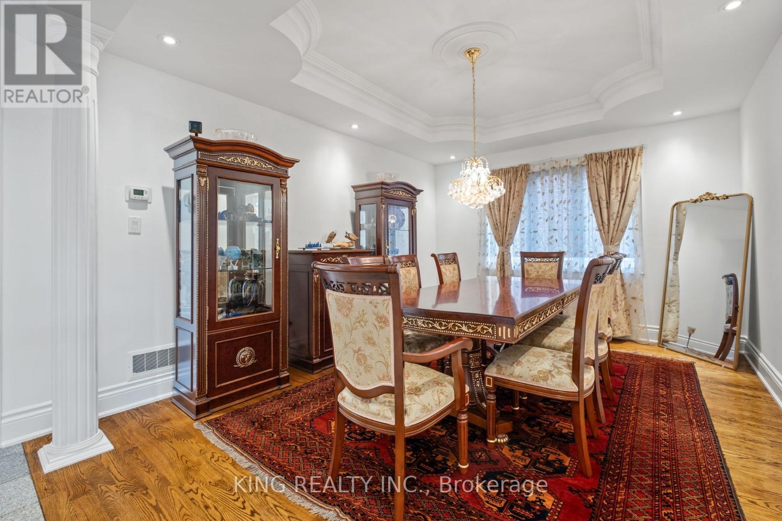 212 19th Avenue, Richmond Hill, Ontario  L4E 3P6 - Photo 8 - N12140249