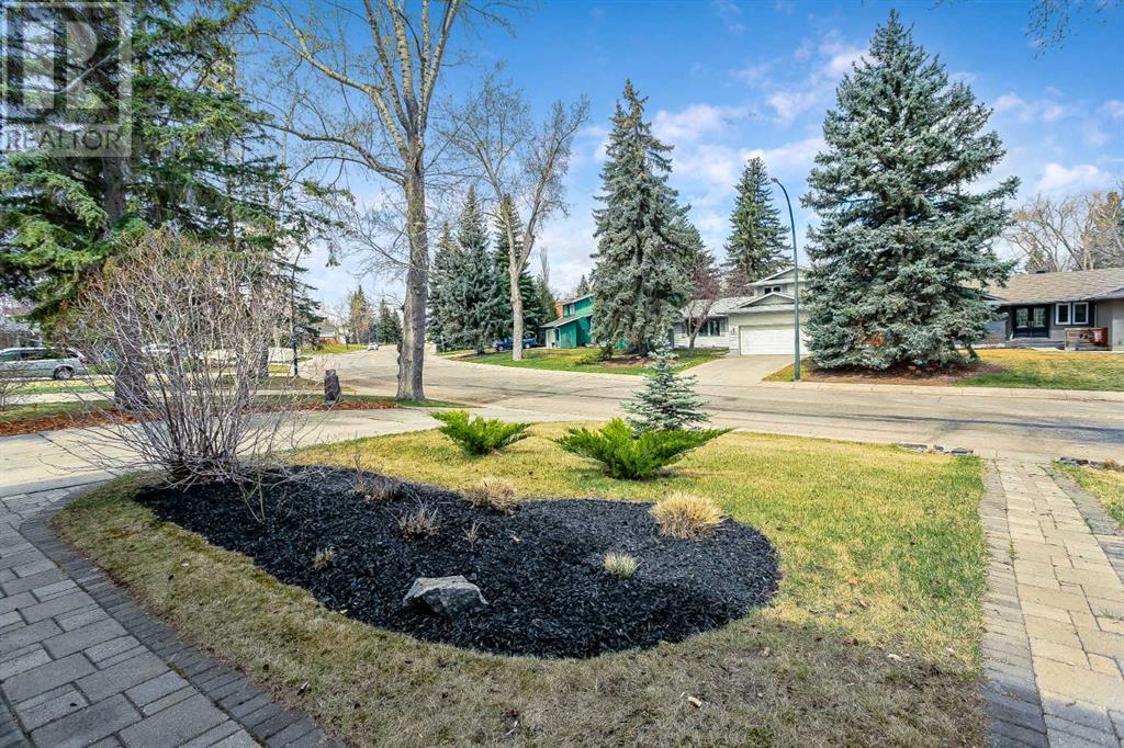 Property at 635 Willingdon Boulevard SE image 2