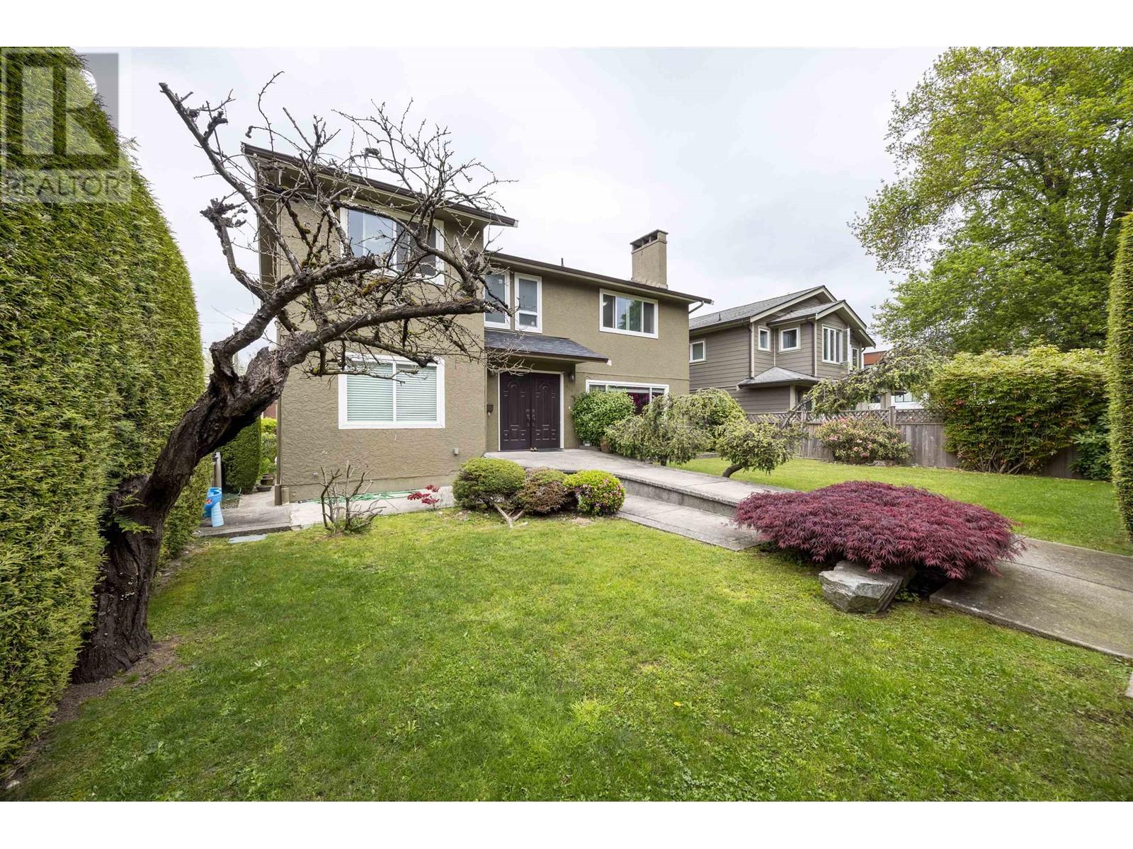 Property at 915 W 33RD AVENUE image 2